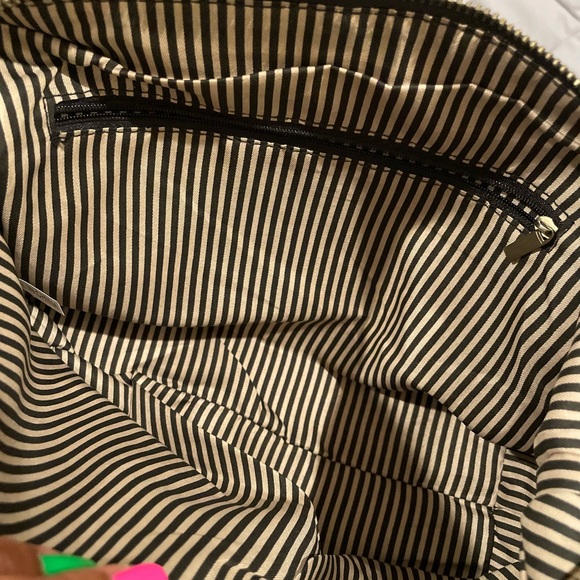 NWT Toiletry case - Picture 11 of 11